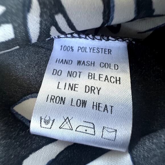 ee:some Women's Short Sleeve Aloha Shirt Floral Black & White Size Medium - Picture 5 of 8